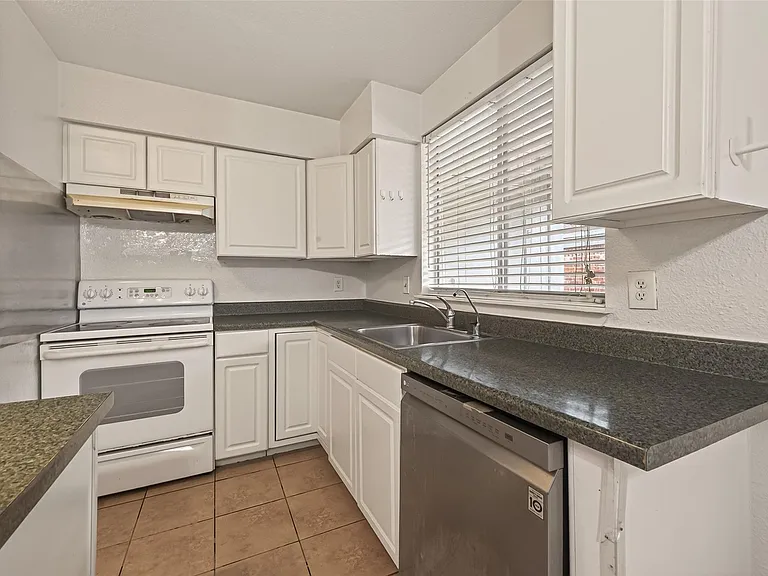 9201 Clarewood Dr #191 — Photo 8