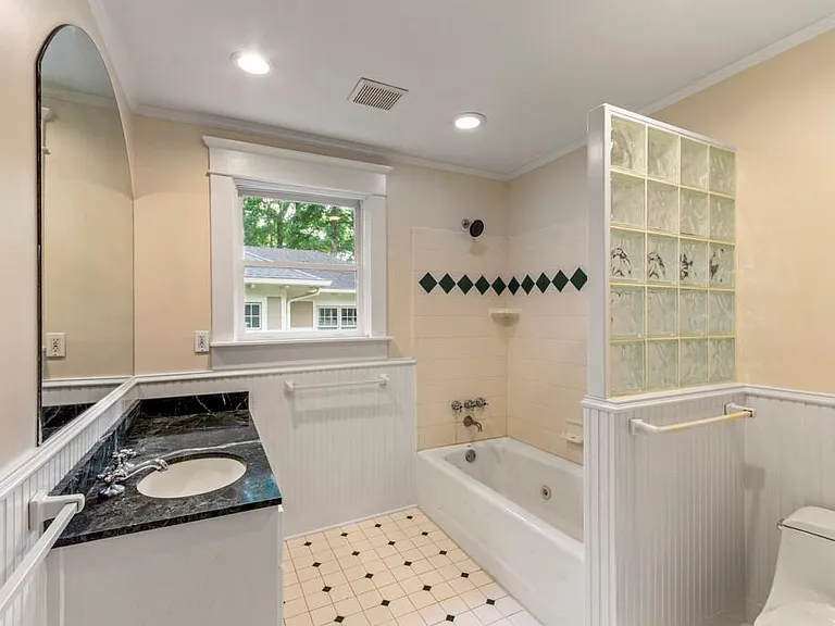 327 Adams St — Photo 23