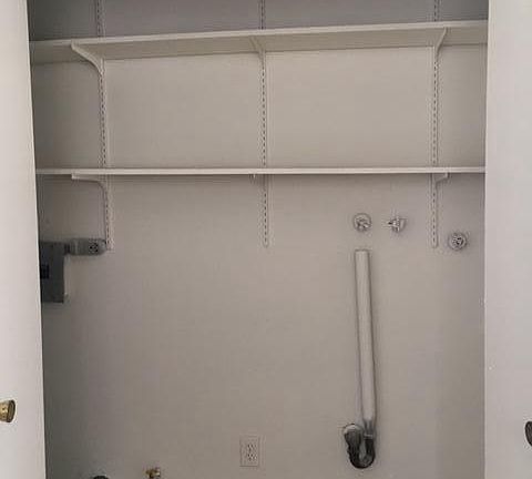 Washer/Dryer hook-ups