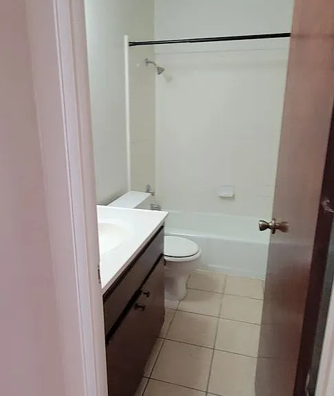 1221 W Hopkins St — Photo 8