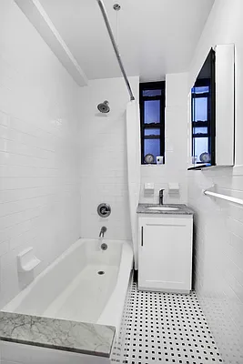 Rented by Cooper & Cooper Real Estate | media 6