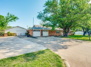 800 W Main St, Crowley, TX 76036