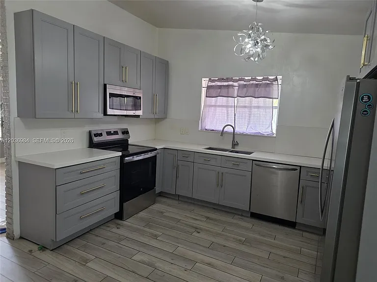 621 SW 64th Way — Photo 7