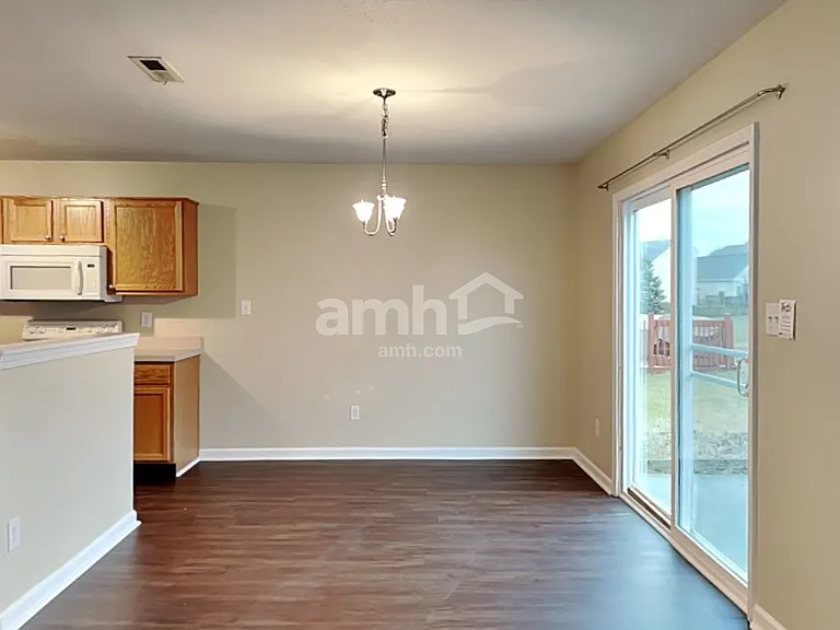 551 Grabill Dr — Photo 5