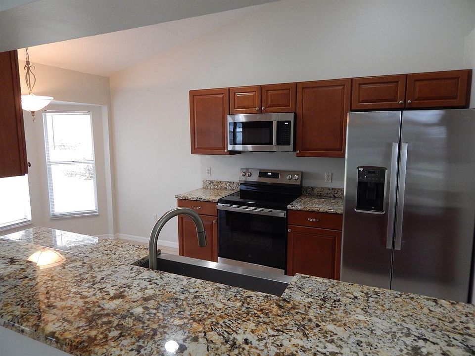 1st image of 132 SW Elderberry Dr