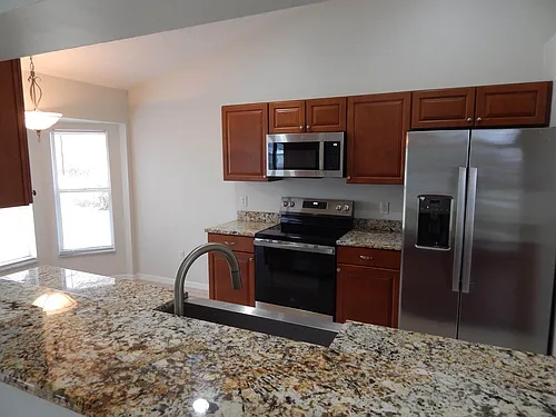 132 SW Elderberry Dr Photo 1