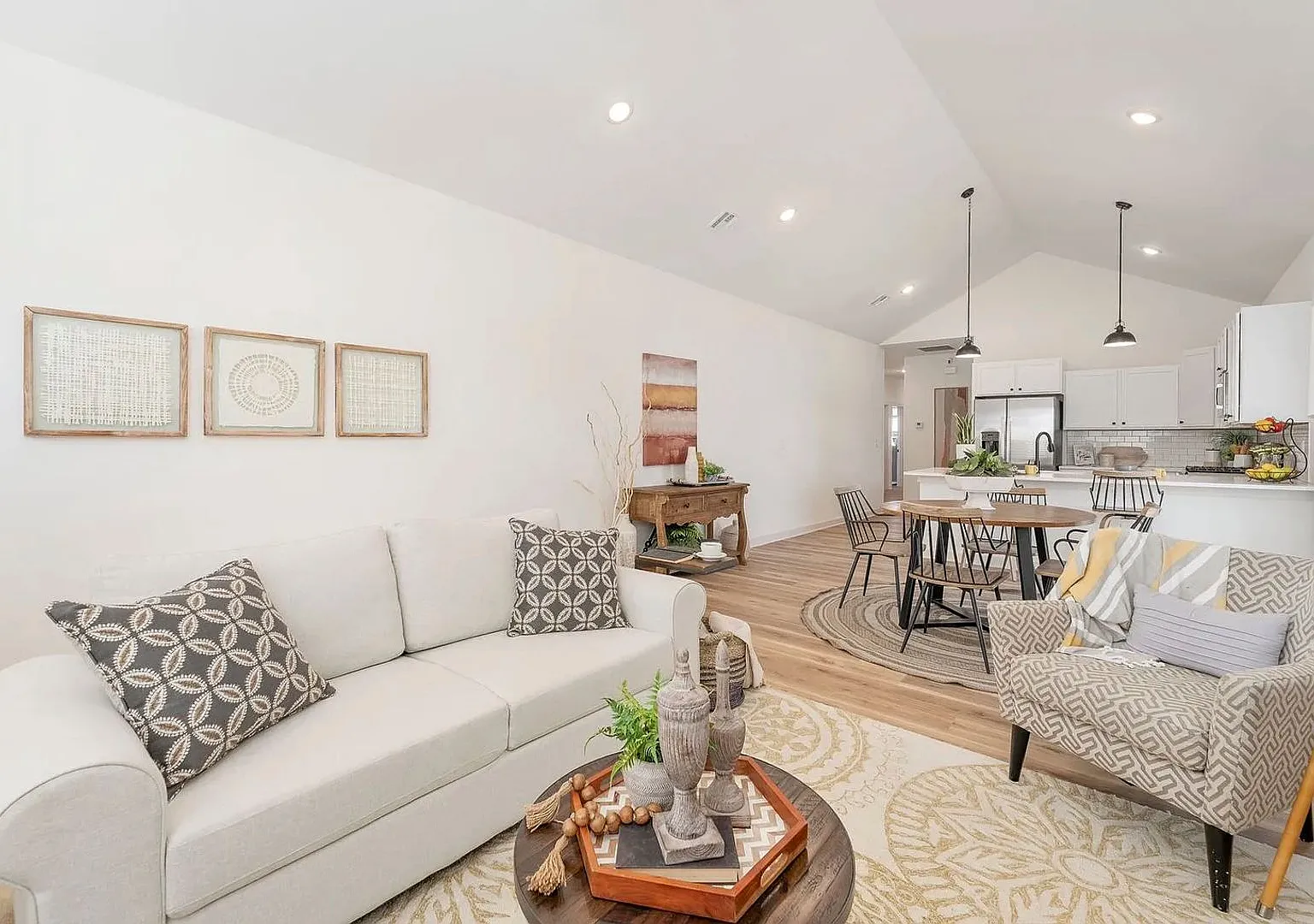 Spacious 3-Bedroom 2-Bathroom Villa — Photo 4