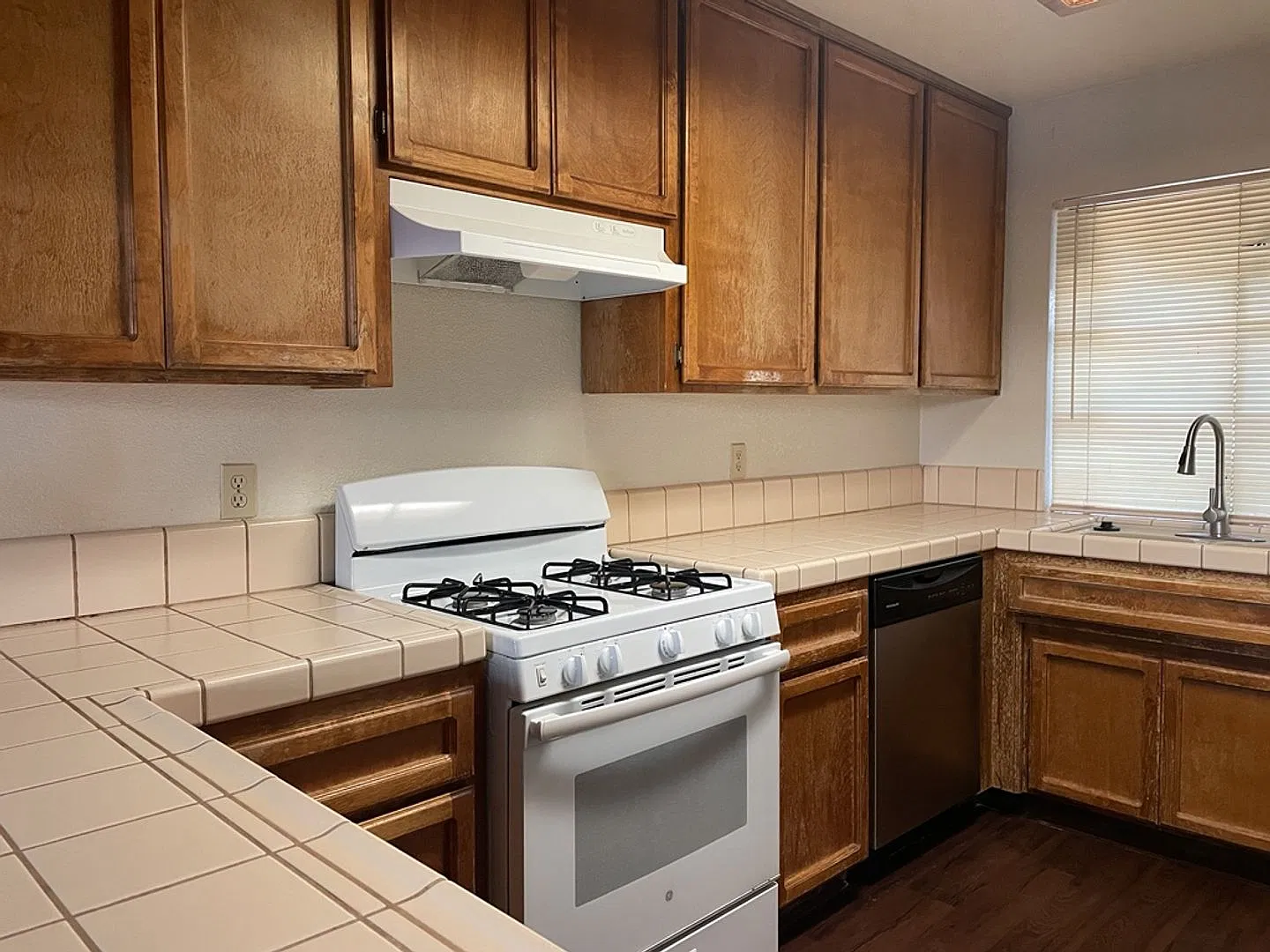 2 Bedroom 1.5 Bath Home in South Davis — Photo 2