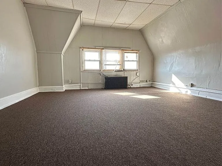 111 E Wyoming Ave — Photo 5