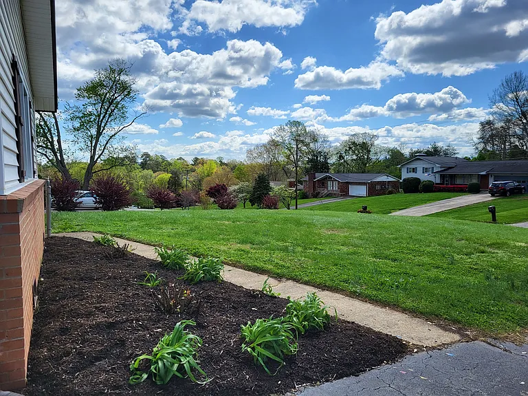 305 Smoky View Rd — Photo 32