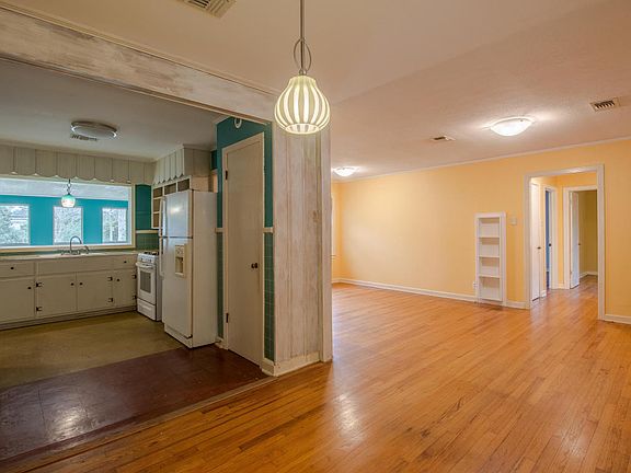 5th image of 4605 Kendall Ave