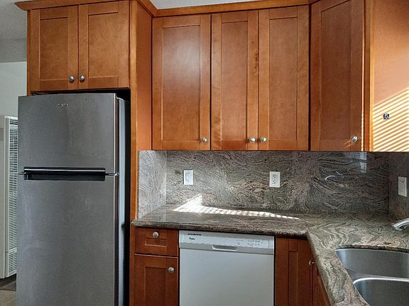 4th image of 2569 Crystal Dr