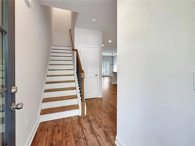 5100 Hillington Way — Photo 4