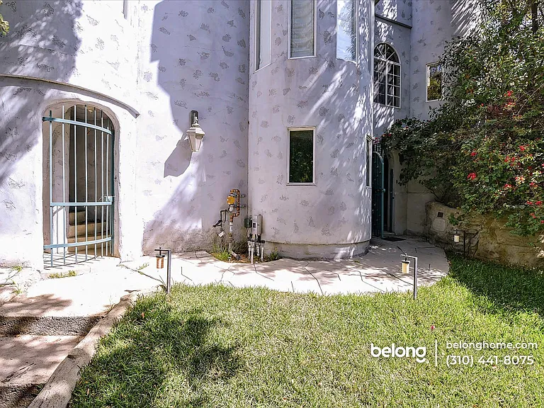 8527 Wonderland Ave — Photo 5
