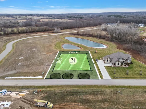 1912 Vista Dr, Oakland, MI 48363