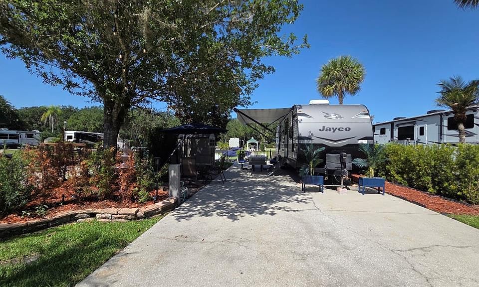 1st image of 579 Waterway Dr #579