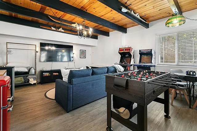 3 bed, 1280 sqft, $2,200 — Photo 2