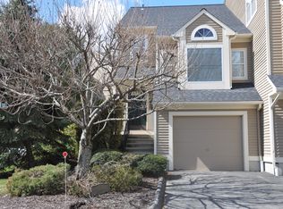 202 Algonquin Trl, Trumbull, CT 06611