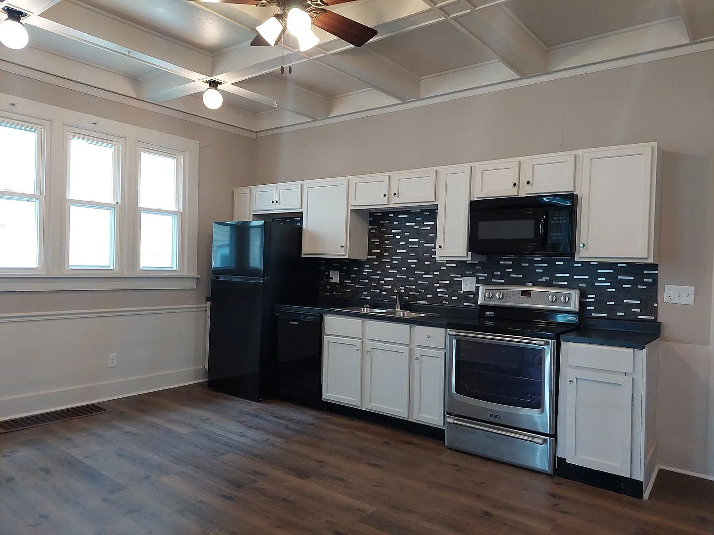 217 Perrin — Photo 2