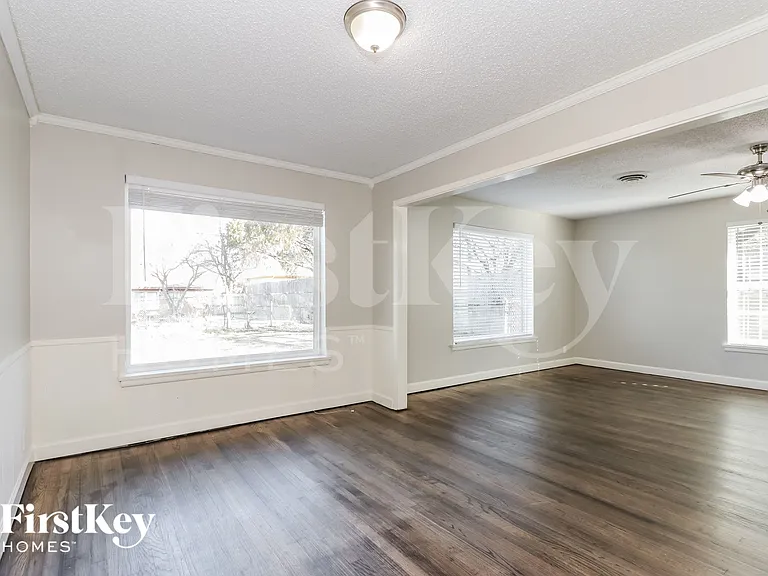 3500 Creston Ave — Photo 5