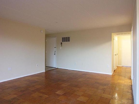 5th image of 2632 Wagon Dr APT 1C