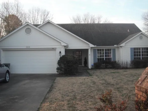 1819 E Harold St, Fayetteville, AR 72703