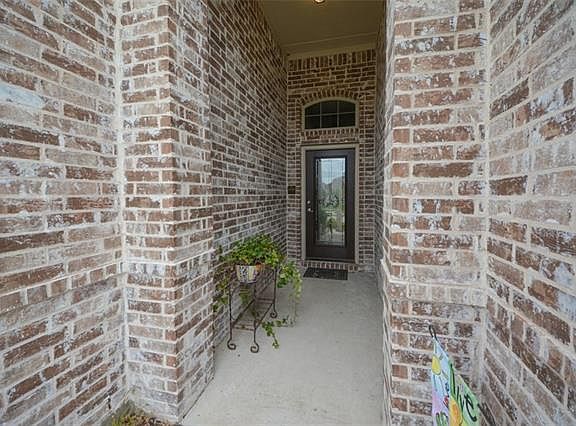 2nd image of 5105 Datewood Ln