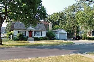 1st image of 305 E Illinois St