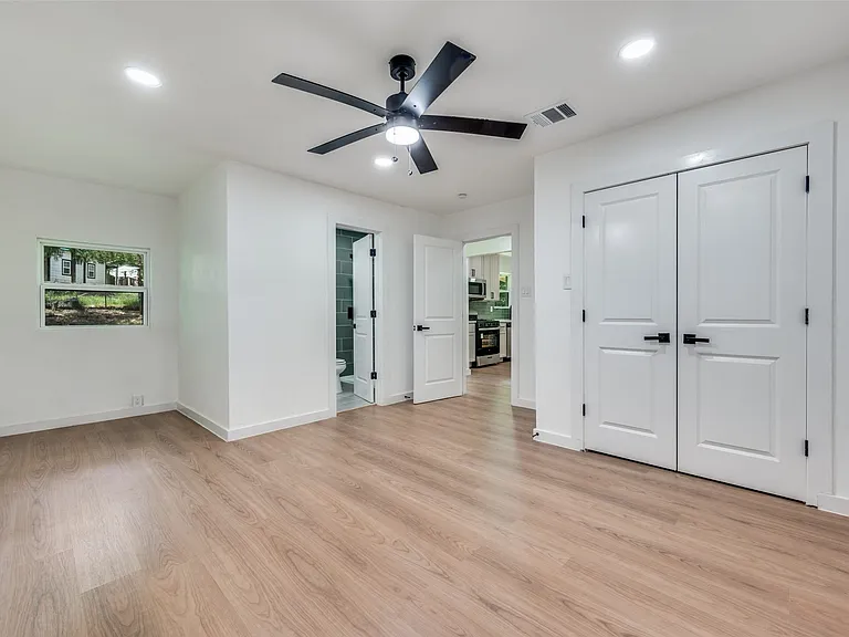 1646 Jackson St — Photo 5