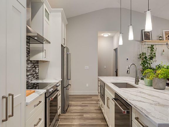 5th image of 26 Riverwood Pl