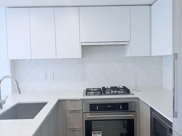 2 bedroom rental in Surrey — photo 4