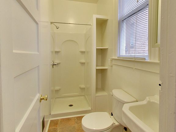 5th image of 1720 Pacific Ave APT 4