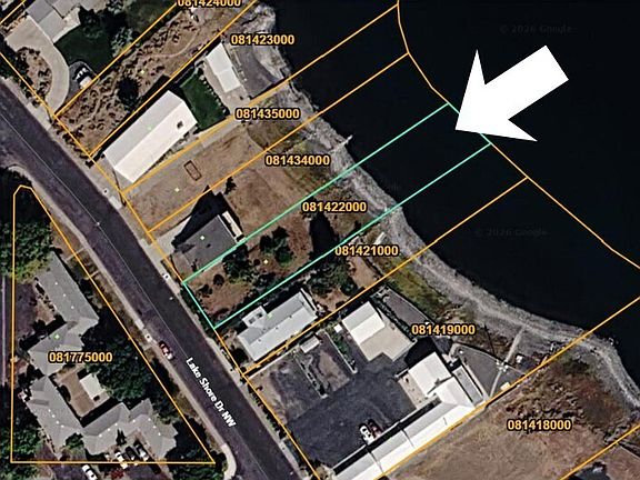 2nd image of 318 Lakeshore Drive