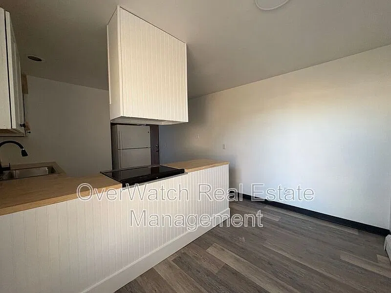 3925 E 9th Ave — Photo 4