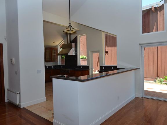 5th image of 803 Grenada Ln