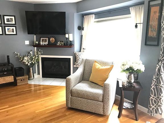 4th image of 50 John Dr #50