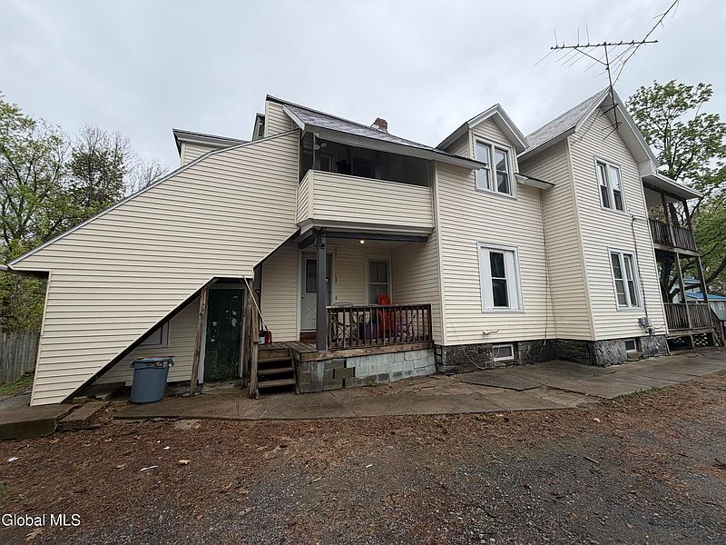 4th image of 16 Montcalm Street