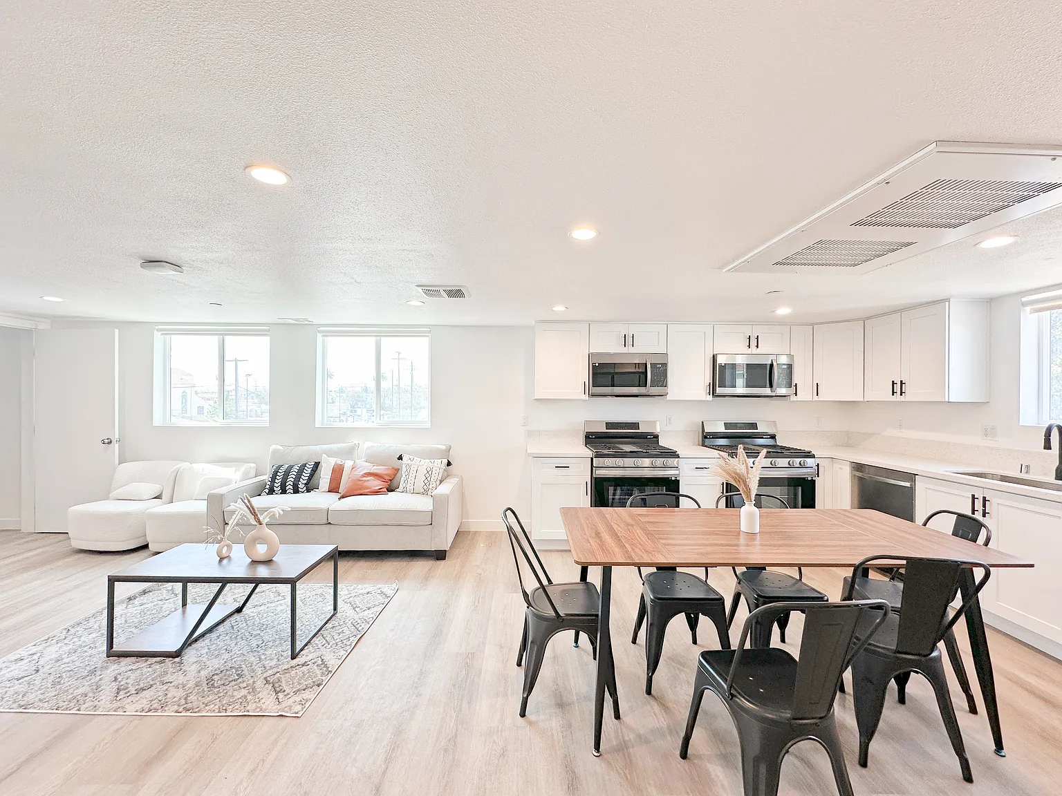 9 bed, 1732 sqft, $998 — Photo 2