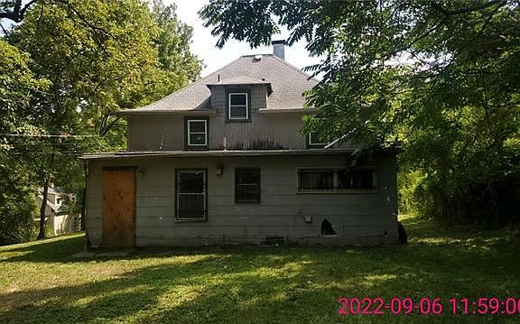 3rd image of 2722 N Allis St