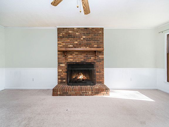 2nd image of 2105 Lampglow Ct