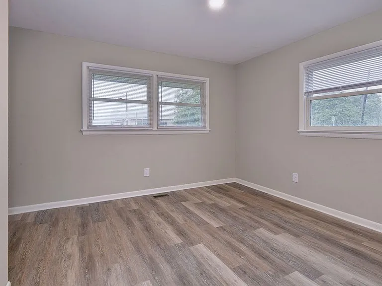 485 Colony Rd — Photo 15