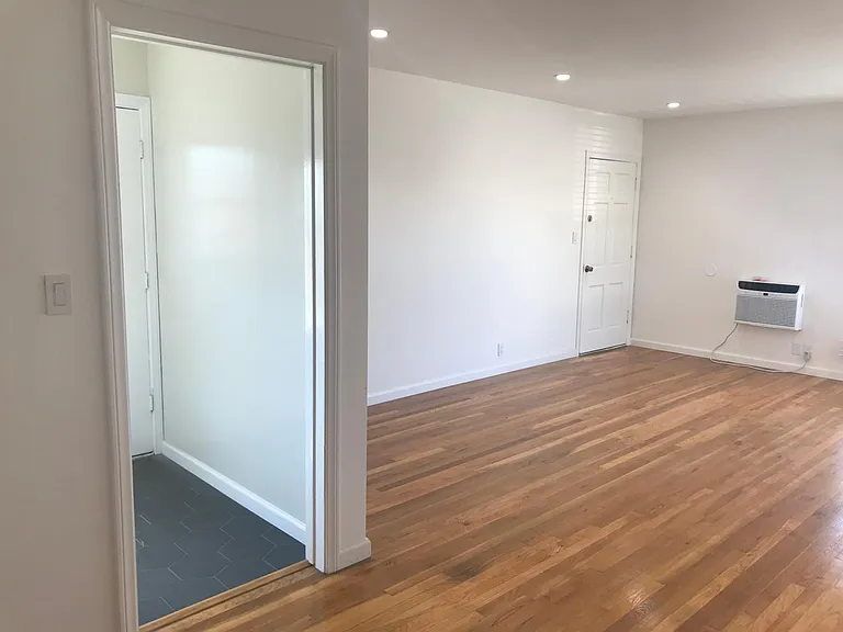 1431 S Fairfax Ave #2 — Photo 5