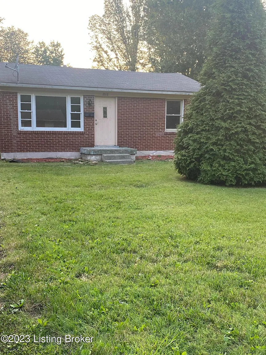 2612 Benoch Ave photo 1