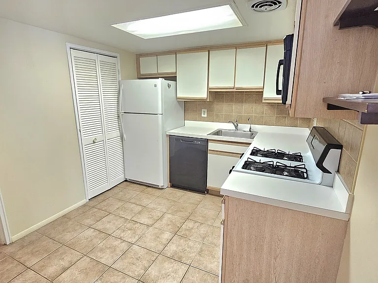 441 Tomlinson Rd #H1 — Photo 8