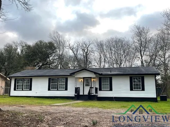 105 Lane Dr, Gladewater, TX 75647