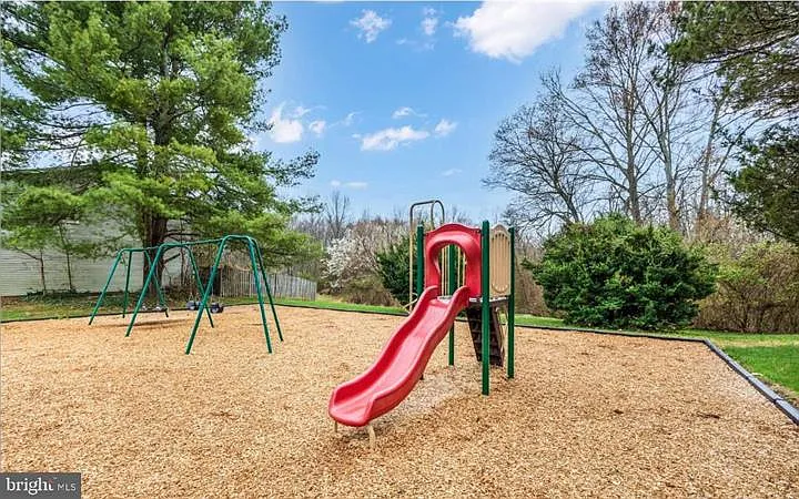 5822 Burke Manor Ct — Photo 33