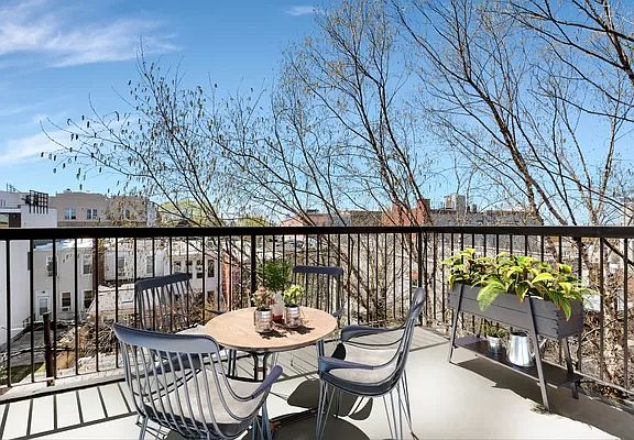 3rd image of 258A 18th St #103