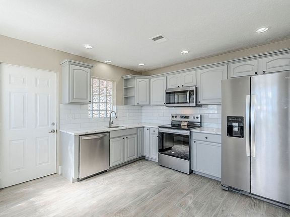 3rd image of 1834 E 7th St #97