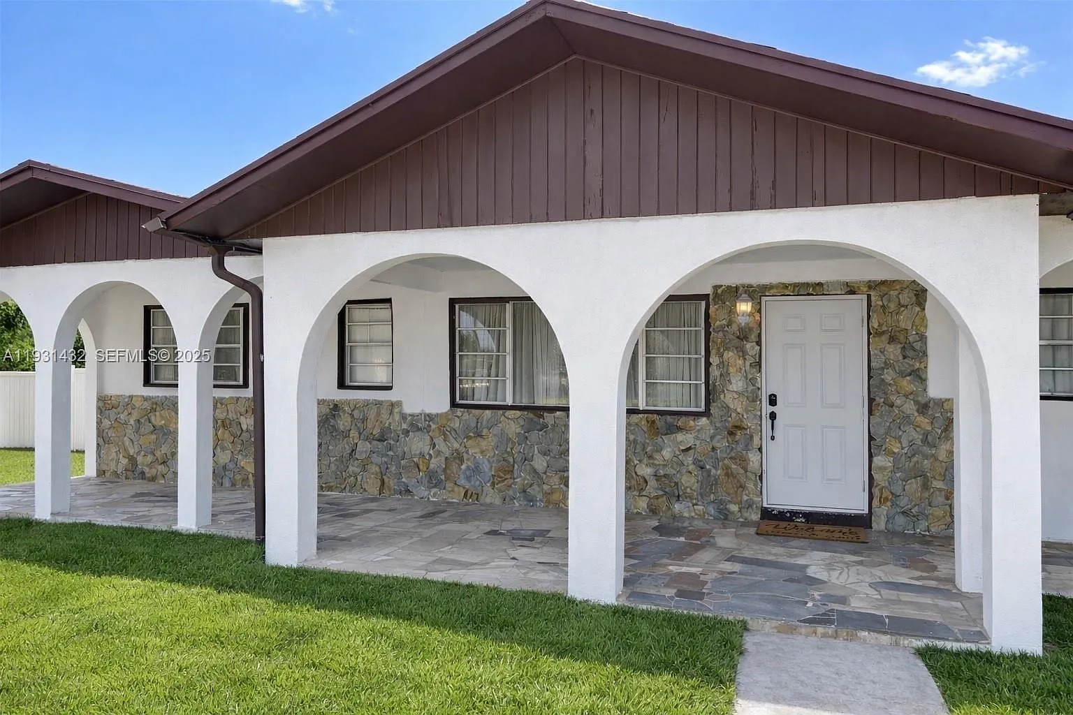 4 bed, 2.0 bath, $3,500 — Photo 2