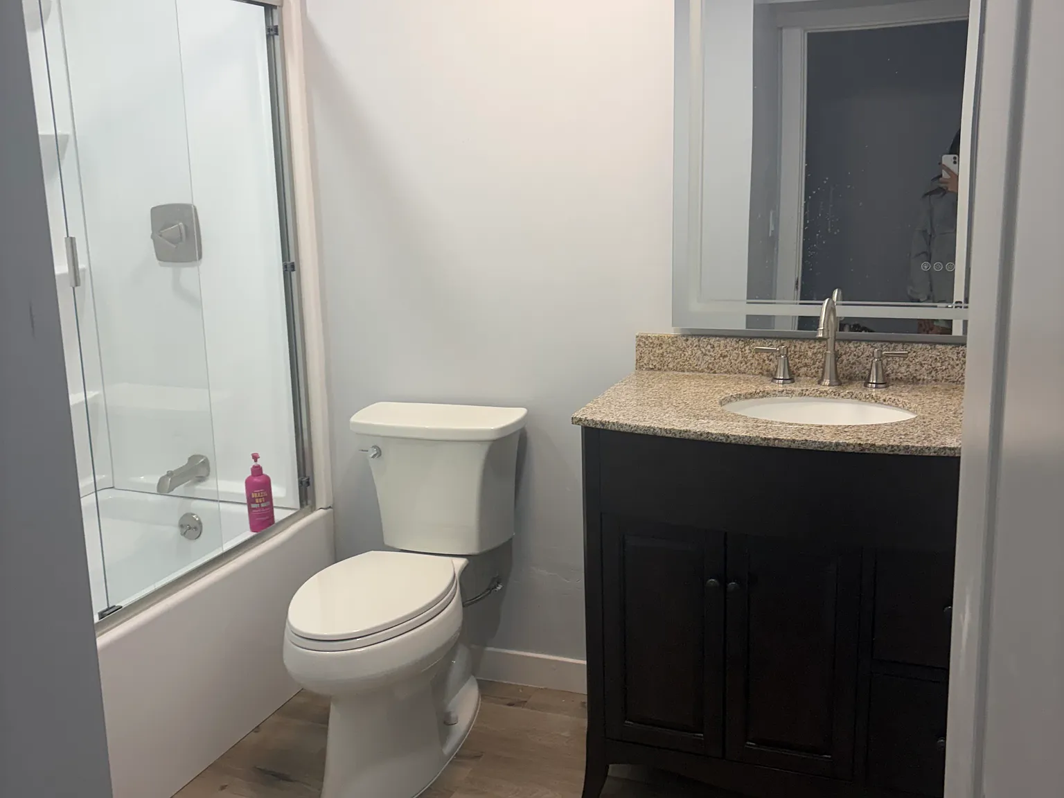 3 bed, 1.5 bath, 1300 sqft, $2,100 — Photo 2